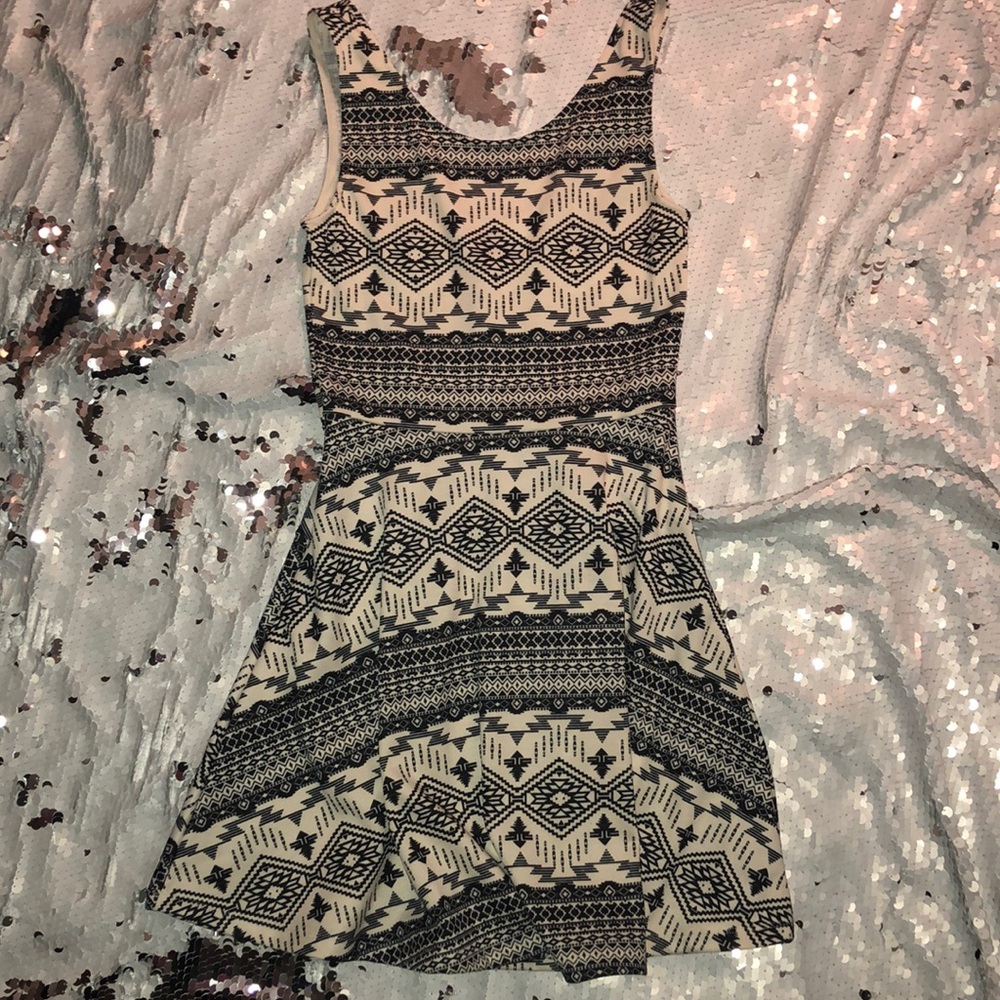 DIVIDED H AND M LADIES DRESS SIZE 6